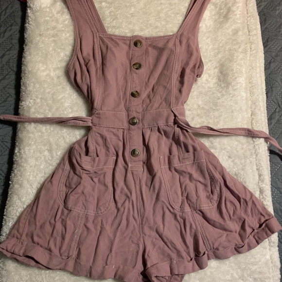 Pants - 🌸(3/$20) dusty pink button tie romper